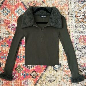 EN SAISON Green faux fur collar sweater